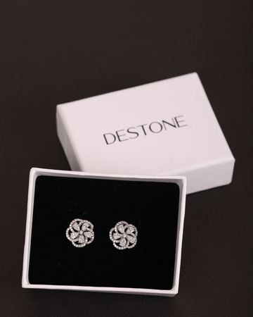 LUXURIOUS SOLITAIRES DIAMOND STUDS