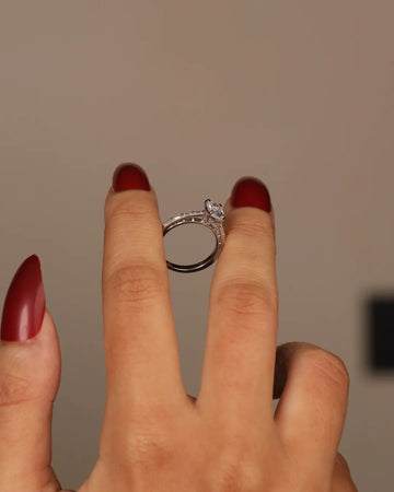 TIMELESS OVAL MARQUISE RING