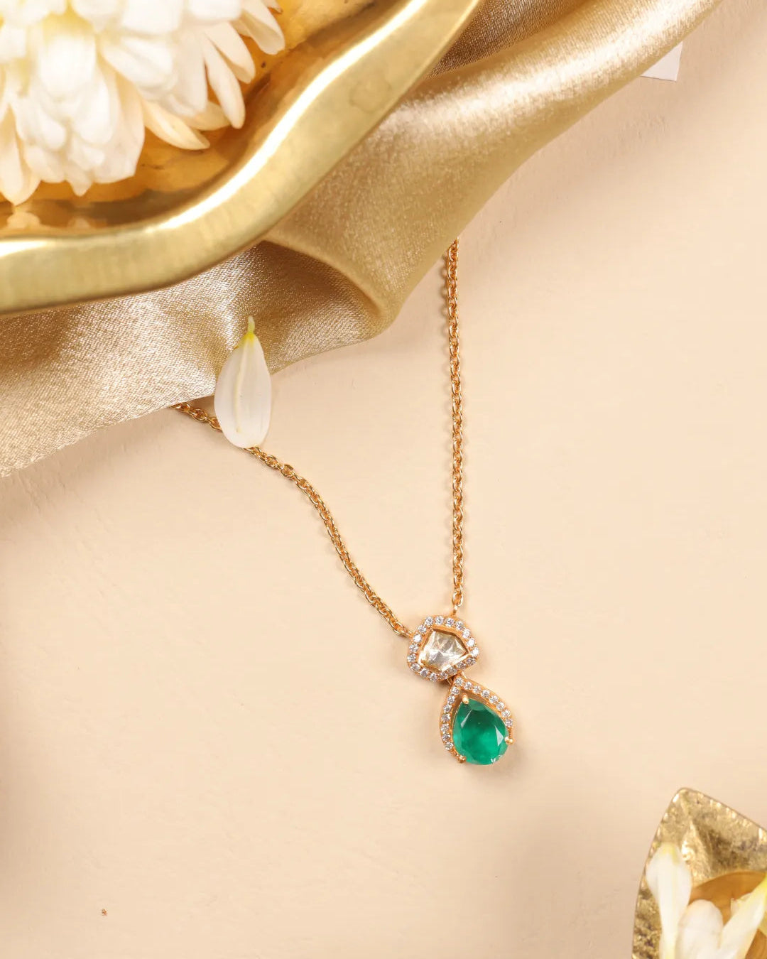 Vera Pendant