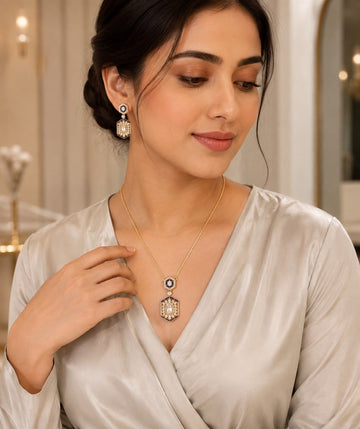 Hexa Royale Pendant Set