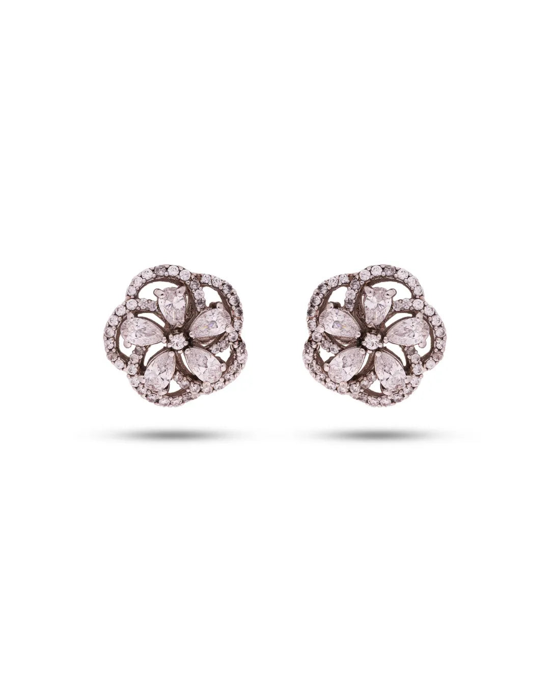 LUXURIOUS SOLITAIRES DIAMOND STUDS